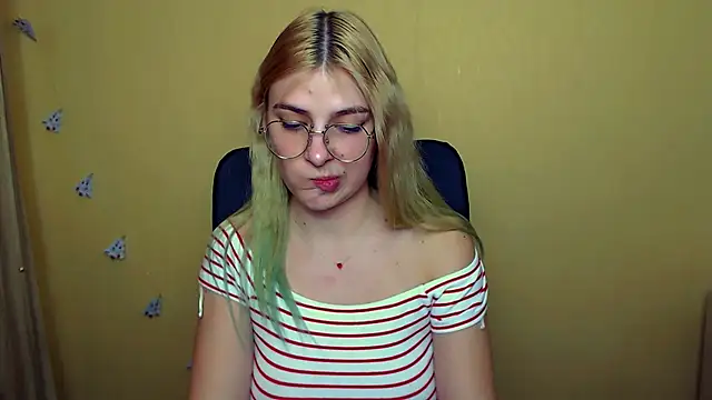 Snapshot of Luna_Lush_ chatting on December 2024 12:29:02 PM Luna Lush online show from December 2024 12:29:02 PM