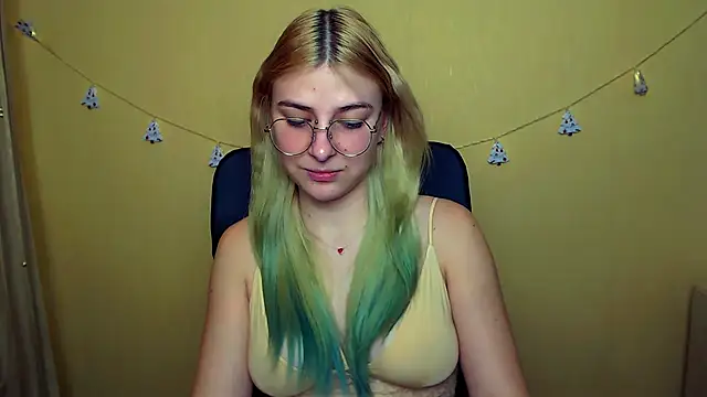 Snapshot of Luna_Lush_ chatting on December 2024 12:34:02 PM Luna Lush online show from December 2024 12:34:02 PM