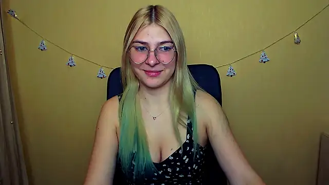 Snapshot of Luna_Lush_ chatting on December 2024 09:21:02 AM Luna Lush online show from December 2024 09:21:02 AM