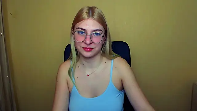 Snapshot of Luna_Lush_ chatting on January 2025 08:21:02 AM Luna Lush online show from January 2025 08:21:02 AM