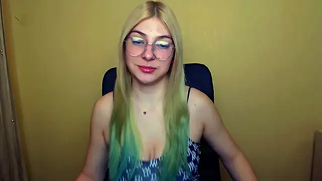 Snapshot of Luna_Lush_ chatting on January 2025 08:27:02 AM Luna Lush online show from January 2025 08:27:02 AM