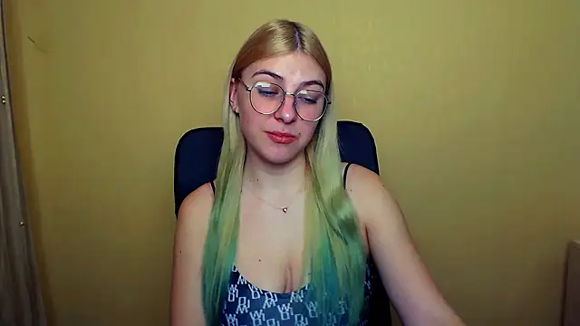 Snapshot of Luna_Lush_ chatting on January 2025 11:32:02 AM Luna Lush online show from January 2025 11:32:02 AM