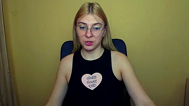 Snapshot of Luna_Lush_ chatting on January 2025 08:15:02 AM Luna Lush online show from January 2025 08:15:02 AM