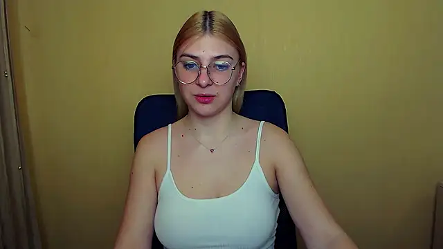 Snapshot of Luna_Lush_ chatting on January 2025 08:20:02 AM Luna Lush online show from January 2025 08:20:02 AM