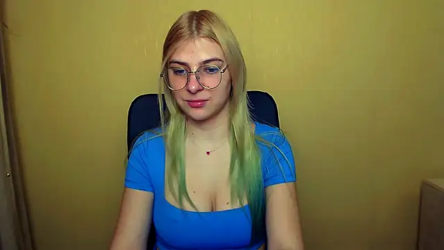 Snapshot of Luna_Lush_ chatting on January 2025 08:31:02 AM Luna Lush online show from January 2025 08:31:02 AM