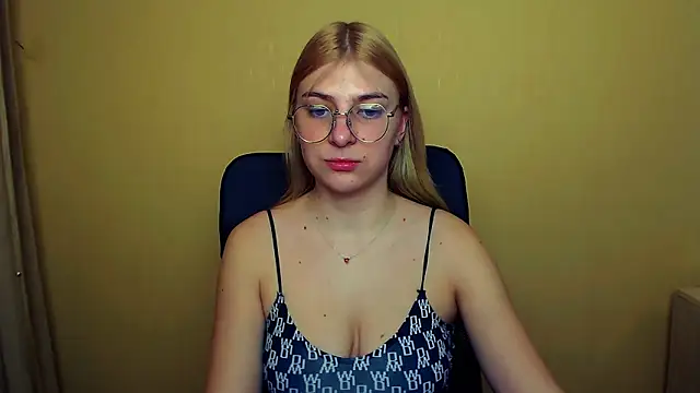 Snapshot of Luna_Lush_ chatting on January 2025 08:29:01 AM Luna Lush online show from January 2025 08:29:01 AM