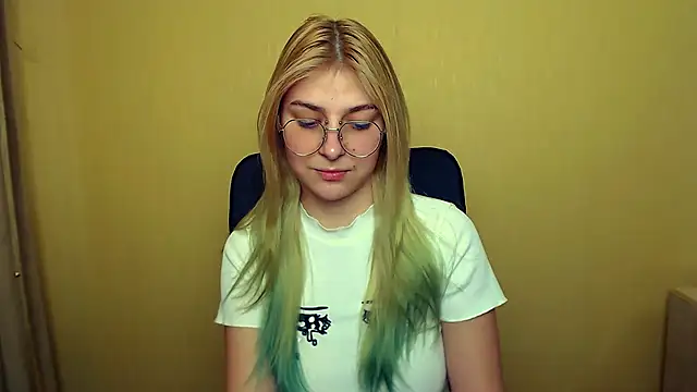 Snapshot of Luna_Lush_ chatting on January 2025 12:48:02 PM Luna Lush online show from January 2025 12:48:02 PM