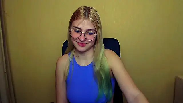 Snapshot of Luna_Lush_ chatting on January 2025 11:35:01 AM Luna Lush online show from January 2025 11:35:01 AM