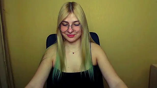 Snapshot of Luna_Lush_ chatting on February 2025 08:24:01 AM Luna Lush online show from February 2025 08:24:01 AM