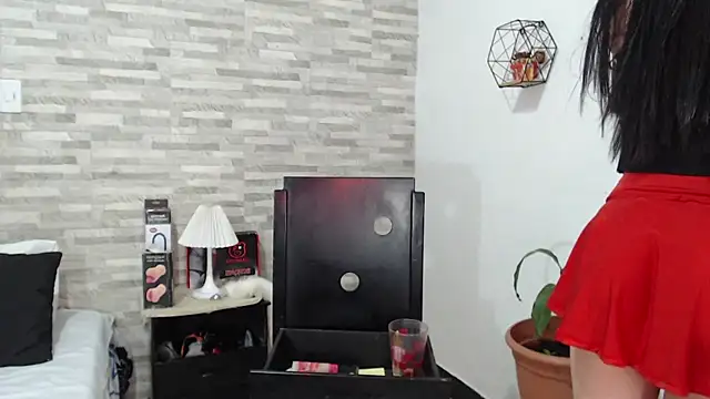 SarahhCooper online show from March 2025 07:43:02 AM
