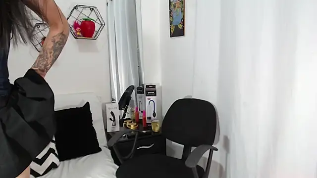 SarahhCooper online show from September 2025 03:34:01 PM