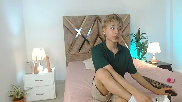 Tommyfoxboy online show from December 2024 12:25:02 PM