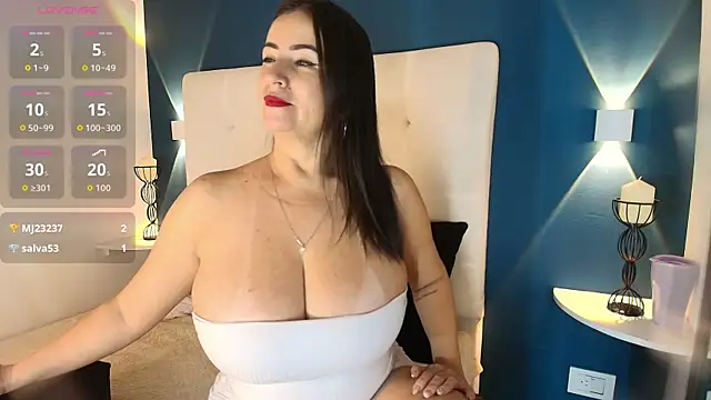 Emmawattsom online show from November 2025 01:42:02 PM