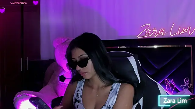 Snapshot of ZaraLim chatting on September 2025 02:43:01 PM ZaraLim online show from September 2025 02:43:01 PM