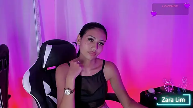 Snapshot of ZaraLim chatting on October 2025 06:05:02 PM ZaraLim online show from October 2025 06:05:02 PM