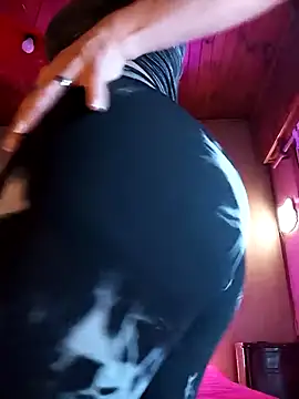 Snapshot of mariposapontiak420 chatting on March 2025 11:43:01 PM mariposapontiak420 online show from March 2025 11:43:01 PM