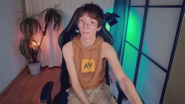 Snapshot of TommieH chatting on January 2025 11:56:01 AM TommieH online show from January 2025 11:56:01 AM