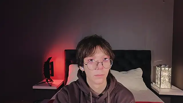 Snapshot of TommieH chatting on February 2025 09:32:01 AM TommieH online show from February 2025 09:32:01 AM