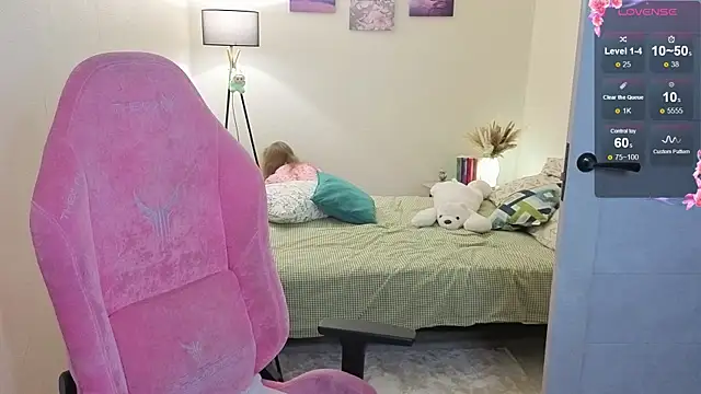 Lill Mary online show from November 2025 02:22:01 AM