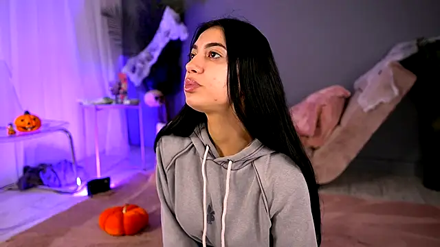 BetsyGonzale online show from October 2025 03:54:02 AM