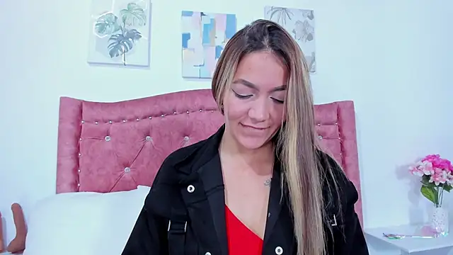 Mia Malkovaa  online show from December 2024 04:25:01 PM