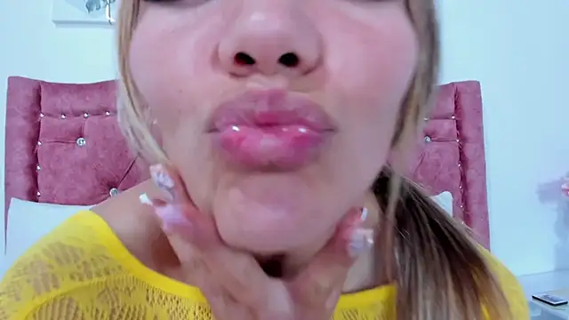 Mia Malkovaa  online show from January 2025 01:22:01 PM