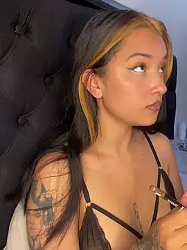 baby lizy online show from December 2024 05:07:02 PM