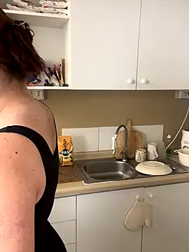 WhiteWomen online show from November 2025 05:57:02 PM