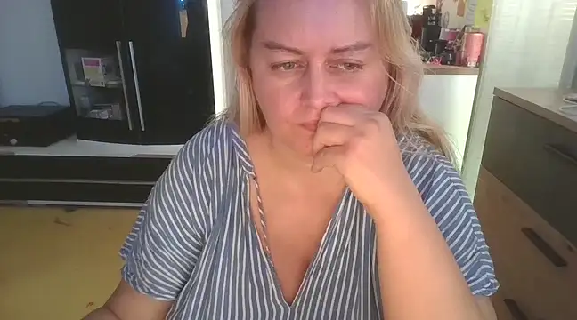 Meliss Official9 online show from February 2025 11:52:01 AM