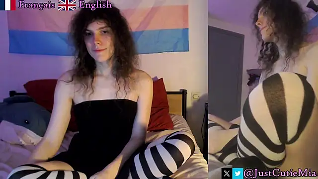 Snapshot of JustCutieMia chatting on November 2025 07:03:01 PM JustCutieMia online show from November 2025 07:03:01 PM