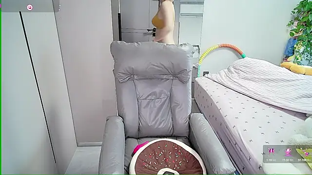 Snapshot of Xiaoyu-G chatting on September 2025 12:49:01 AM Xiaoyu-G online show from September 2025 12:49:01 AM