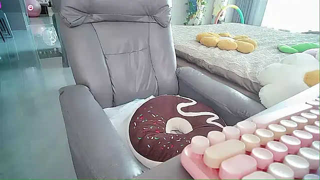 Snapshot of Xiaoyu-G chatting on October 2025 04:35:02 AM Xiaoyu-G online show from October 2025 04:35:02 AM