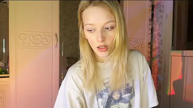 Evvie Summn1 online show from March 2025 03:27:01 PM