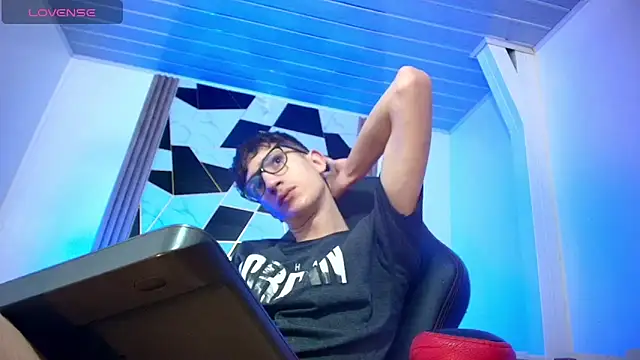 Erik Osorio online show from February 2025 07:10:02 PM