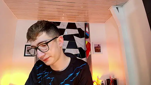 Erik Osorio online show from September 2025 04:06:02 PM