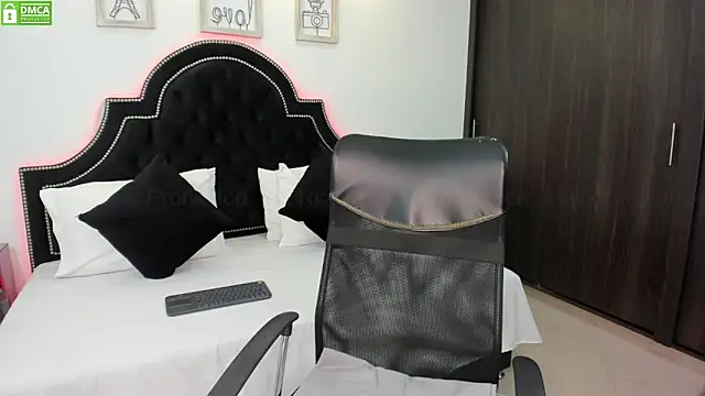MaxxiCruz online show from January 2025 07:32:01 PM