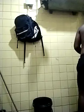 Snapshot of Polygamist chatting on December 2025 04:33:02 AM Polygamist online show from December 2025 04:33:02 AM