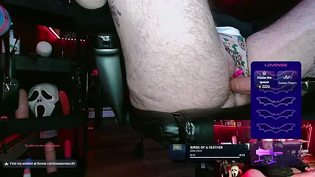 Snapshot of tuxedomasc_95 chatting on October 2025 10:52:01 PM tuxedomasc 95 online show from October 2025 10:52:01 PM