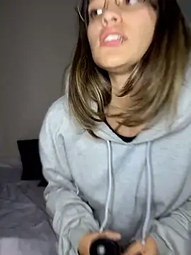 Gabby and Alice online show from October 2025 01:03:02 AM