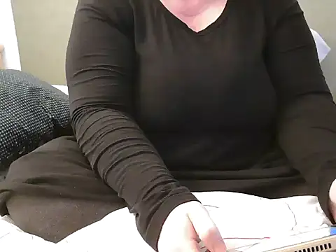 Snapshot of MarthaBriest chatting on January 2025 11:15:02 AM MarthaBriest online show from January 2025 11:15:02 AM