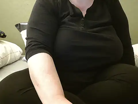 Snapshot of MarthaBriest chatting on February 2025 08:19:01 PM MarthaBriest online show from February 2025 08:19:01 PM