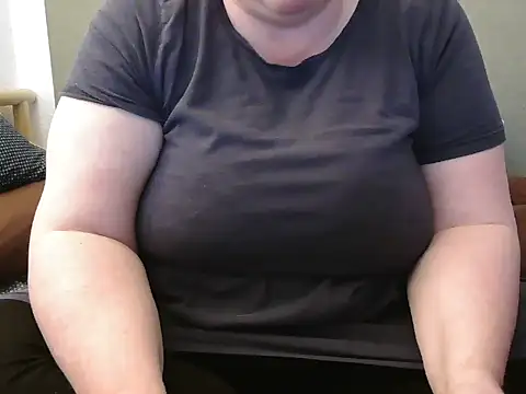 Snapshot of MarthaBriest chatting on March 2025 04:17:01 PM MarthaBriest online show from March 2025 04:17:01 PM