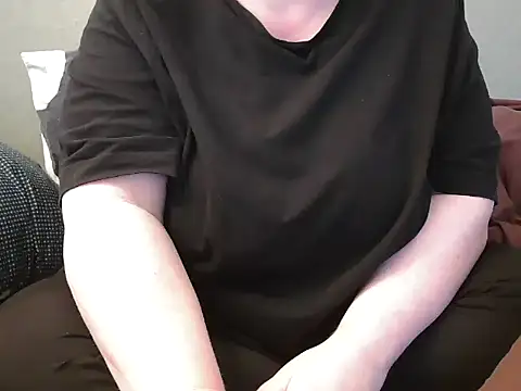 Snapshot of MarthaBriest chatting on March 2025 02:37:01 PM MarthaBriest online show from March 2025 02:37:01 PM