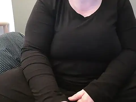 Snapshot of MarthaBriest chatting on March 2025 03:53:02 PM MarthaBriest online show from March 2025 03:53:02 PM