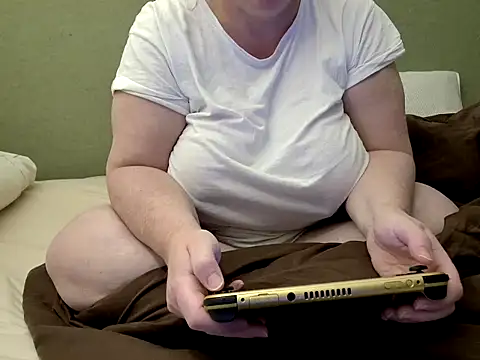 Snapshot of MarthaBriest chatting on October 2025 09:57:01 PM MarthaBriest online show from October 2025 09:57:01 PM