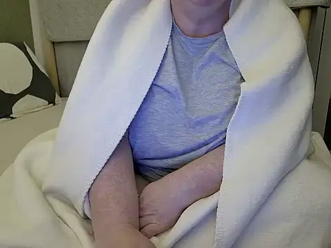 Snapshot of MarthaBriest chatting on October 2025 04:44:01 AM MarthaBriest online show from October 2025 04:44:01 AM