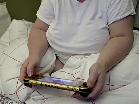 Snapshot of MarthaBriest chatting on November 2025 03:52:02 AM MarthaBriest online show from November 2025 03:52:02 AM