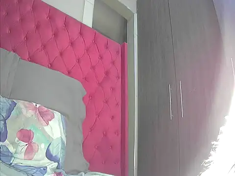 Snapshot of TheSweetBerry chatting on February 2025 02:59:02 AM TheSweetBerry online show from February 2025 02:59:02 AM