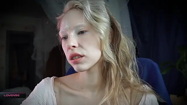 Snapshot of _Phantom_thread_ chatting on October 2025 08:48:02 AM Phantom thread online show from October 2025 08:48:02 AM