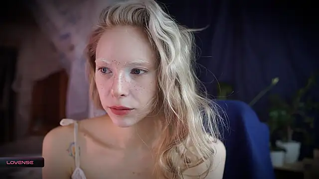 Snapshot of _Phantom_thread_ chatting on October 2025 08:14:02 AM Phantom thread online show from October 2025 08:14:02 AM